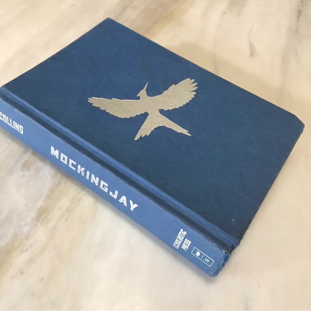 Mockingjay hunger games hard cover book without dust jacket